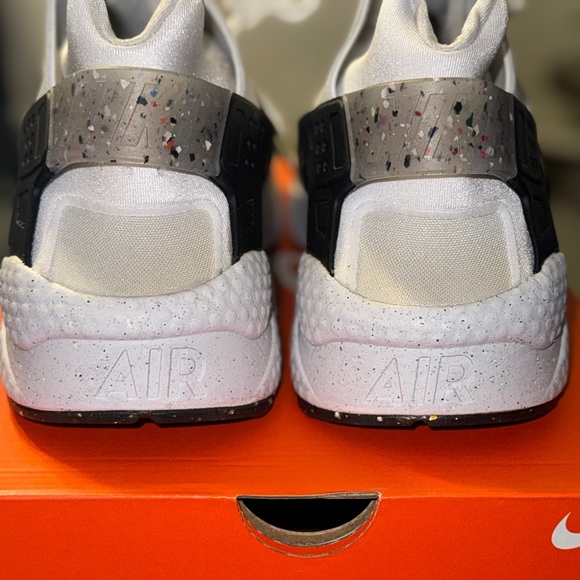 NIKE HUARACHE PREMIUM - Picture 2 of 3